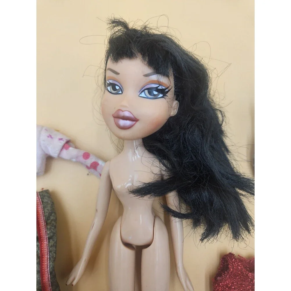 Bratz Black Hair Fashion Doll Lot w/ 2 Outfits, Platform Shoes & Bag Y2K 2000s